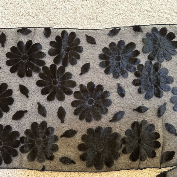 Soho Design Group Velvet Floral Sheer Black Oblong Scarf - Picture 3 of 4